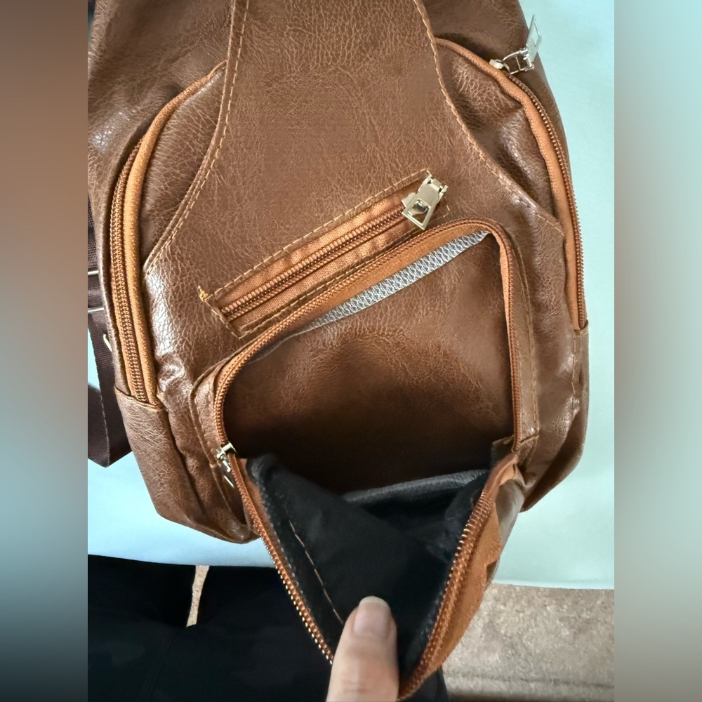 New! Leather Sling Bag Mens Backpack/ Crossbody Bag Chest Bag w/ USB Charge Port - Picture 10 of 11